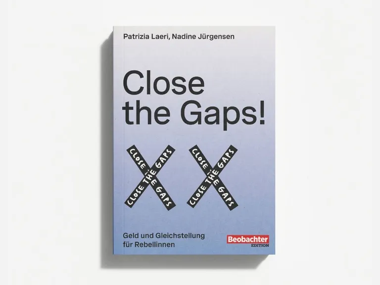 Das Close the Gaps! Buch von Patrizia Laeri und Nadine Jürgensen für Frauen. Finanzwissen, Finanzlücken, Aufklärung über Geld.